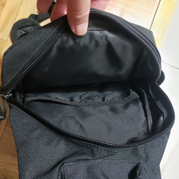 Live Fit Apparel Sling Bag - Picture 3 of 4